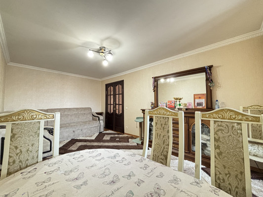 Продам трехкомнатную (3-комн.) квартиру, Захарова ул, 105, Нальчик г