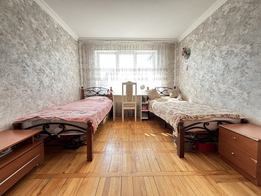 Продам трехкомнатную (3-комн.) квартиру, Захарова ул, 105, Нальчик г
