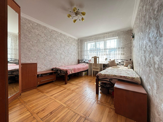 Продам трехкомнатную (3-комн.) квартиру, Захарова ул, 105, Нальчик г