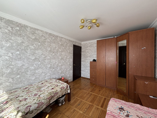 Продам трехкомнатную (3-комн.) квартиру, Захарова ул, 105, Нальчик г