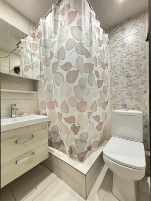 Продам трехкомнатную (3-комн.) квартиру, Захарова ул, 105, Нальчик г