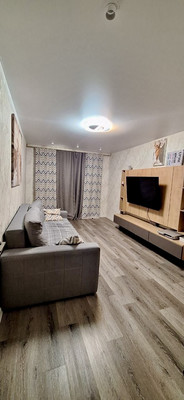 Продам трехкомнатную (3-комн.) квартиру, Дмитрия Средина ул, 11, Медведево пгт