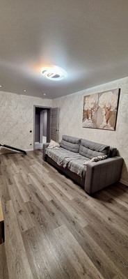 Продам трехкомнатную (3-комн.) квартиру, Дмитрия Средина ул, 11, Медведево пгт