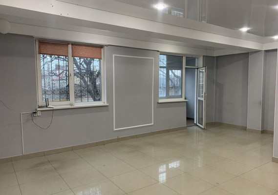 Продам коммерческое помещение 60 м2, Училищная ул, 22, Симферополь г