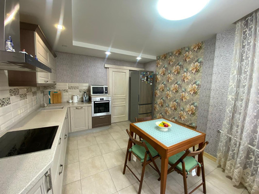 Продам двухкомнатную (2-комн.) квартиру, Красногорский б-р, 10, Красногорск г