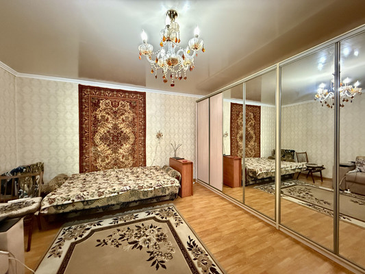 Продам однокомнатную (1-комн.) квартиру, Желябова ул, 28, Симферополь г