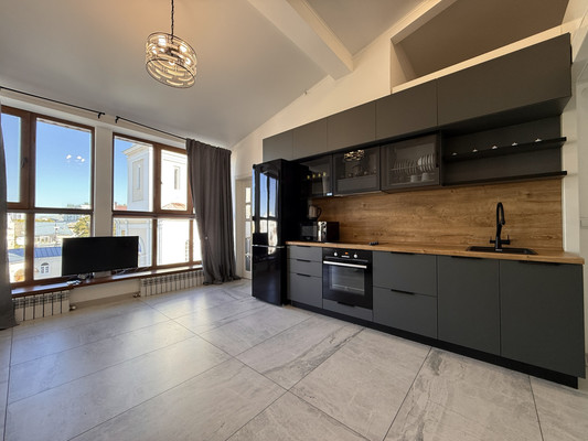 Продам многокомнатную квартиру, Петропавловская ул, 15, Симферополь г