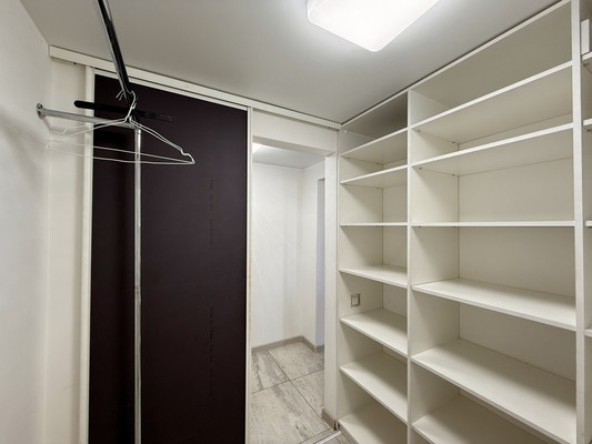 Продам многокомнатную квартиру, Петропавловская ул, 15, Симферополь г