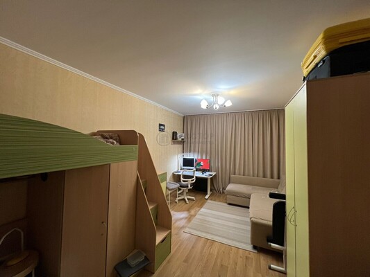 Продам двухкомнатную (2-комн.) квартиру, Генерала Антонова ул, 10, Москва г