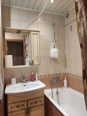 Продам двухкомнатную (2-комн.) квартиру, Генерала Антонова ул, 10, Москва г