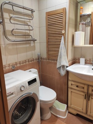 Продам двухкомнатную (2-комн.) квартиру, Генерала Антонова ул, 10, Москва г