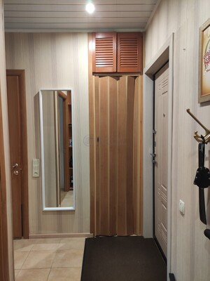 Продам двухкомнатную (2-комн.) квартиру, Генерала Антонова ул, 10, Москва г