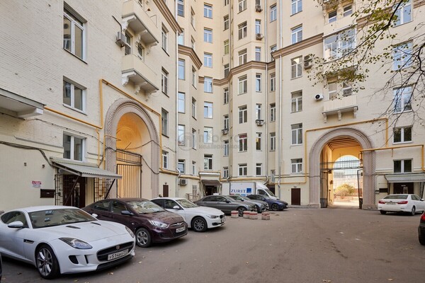 Продам однокомнатную (1-комн.) квартиру, Кутузовский пр-кт, 30, Москва г