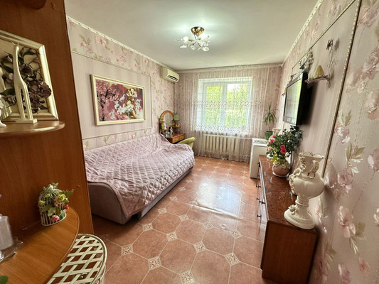 Продам трехкомнатную (3-комн.) квартиру, Раздольная ул, 45, Тихорецк г