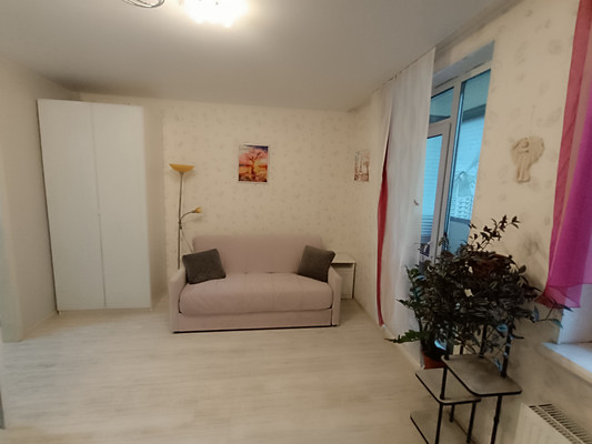 Продам однокомнатную (1-комн.) квартиру, Петровский б-р, 12к1, Мурино п