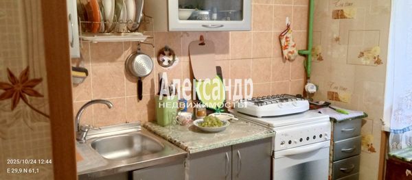 Продам трехкомнатную (3-комн.) квартиру, Гагарина ул, 4, Кузнечное гп