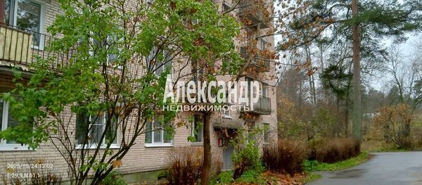 Продам трехкомнатную (3-комн.) квартиру, Гагарина ул, 4, Кузнечное гп