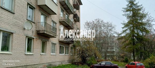 Продам трехкомнатную (3-комн.) квартиру, Гагарина ул, 4, Кузнечное гп