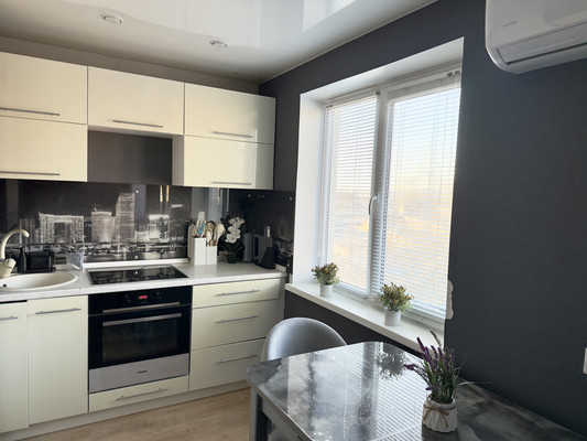 Продам двухкомнатную (2-комн.) квартиру, Карла Либкнехта ул, 8, Нижний Тагил г