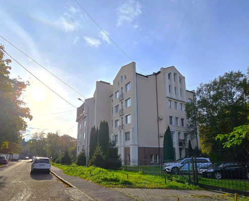 Продам многокомнатную квартиру, Верхнеозерная ул, 2Б, Калининград г