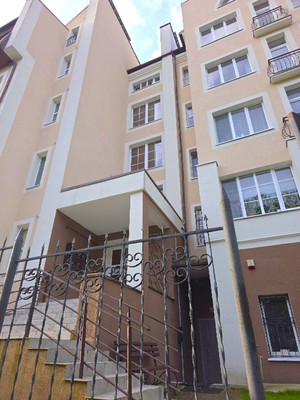 Продам многокомнатную квартиру, Верхнеозерная ул, 2Б, Калининград г