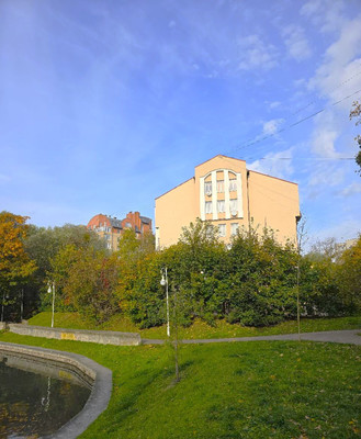 Продам многокомнатную квартиру, Верхнеозерная ул, 2Б, Калининград г