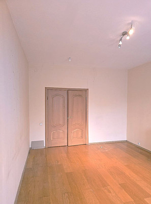 Продам многокомнатную квартиру, Верхнеозерная ул, 2Б, Калининград г