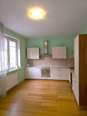 Продам многокомнатную квартиру, Верхнеозерная ул, 2Б, Калининград г