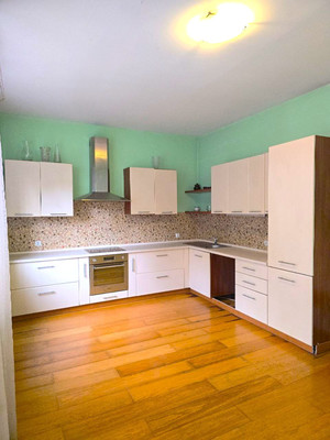 Продам многокомнатную квартиру, Верхнеозерная ул, 2Б, Калининград г