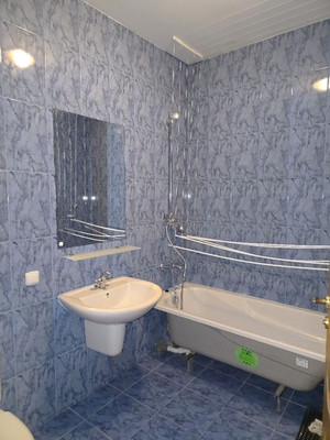 Продам многокомнатную квартиру, Верхнеозерная ул, 2Б, Калининград г