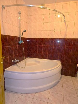 Продам многокомнатную квартиру, Верхнеозерная ул, 2Б, Калининград г