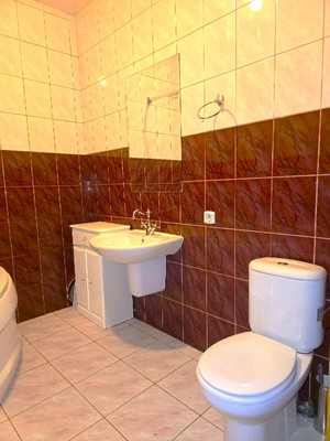 Продам многокомнатную квартиру, Верхнеозерная ул, 2Б, Калининград г