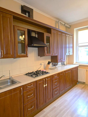 Продам многокомнатную квартиру, Верхнеозерная ул, 2Б, Калининград г