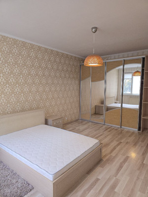 Продам многокомнатную квартиру, Верхнеозерная ул, 2Б, Калининград г