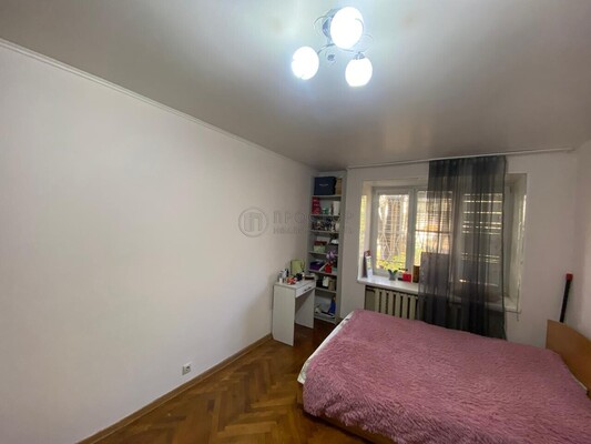 Продам двухкомнатную (2-комн.) квартиру, 6-я Парковая ул, 27, Москва г