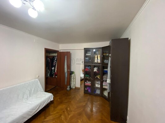 Продам двухкомнатную (2-комн.) квартиру, 6-я Парковая ул, 27, Москва г