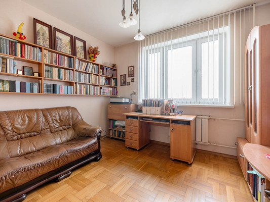 Продам трехкомнатную (3-комн.) квартиру, Сивашская ул, 7к2, Москва г