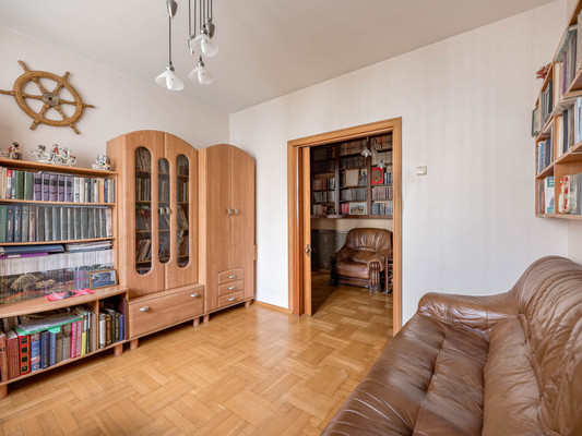 Продам трехкомнатную (3-комн.) квартиру, Сивашская ул, 7к2, Москва г