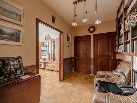 Продам трехкомнатную (3-комн.) квартиру, Сивашская ул, 7к2, Москва г
