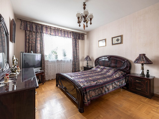 Продам трехкомнатную (3-комн.) квартиру, Сивашская ул, 7к2, Москва г