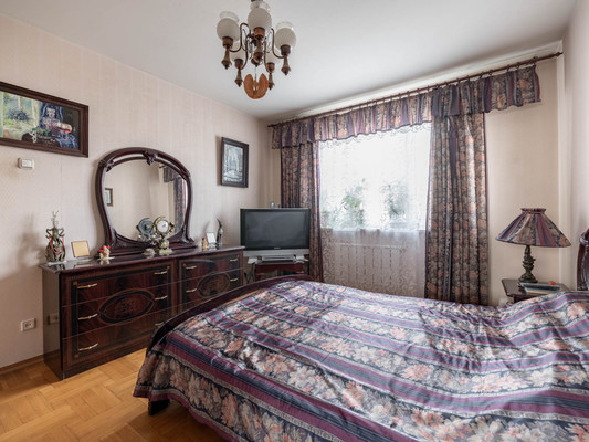 Продам трехкомнатную (3-комн.) квартиру, Сивашская ул, 7к2, Москва г