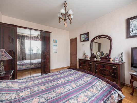 Продам трехкомнатную (3-комн.) квартиру, Сивашская ул, 7к2, Москва г