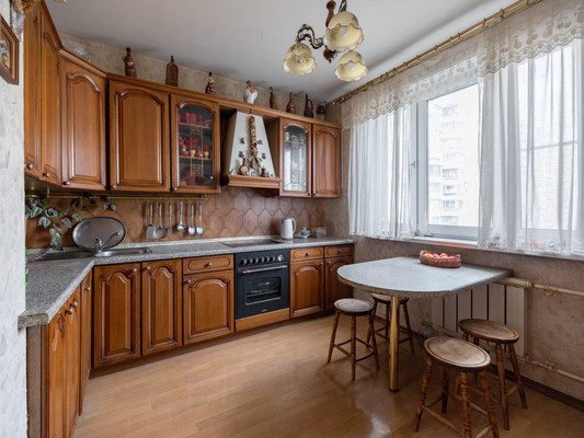 Продам трехкомнатную (3-комн.) квартиру, Сивашская ул, 7к2, Москва г