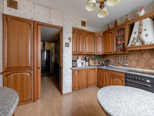 Продам трехкомнатную (3-комн.) квартиру, Сивашская ул, 7к2, Москва г