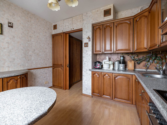 Продам трехкомнатную (3-комн.) квартиру, Сивашская ул, 7к2, Москва г