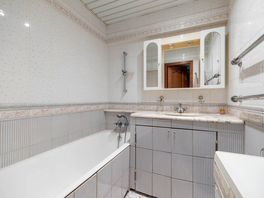 Продам трехкомнатную (3-комн.) квартиру, Сивашская ул, 7к2, Москва г