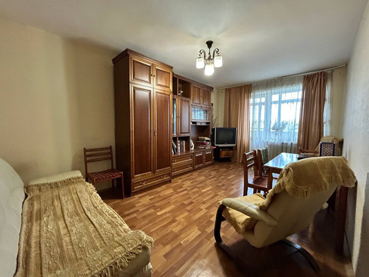 Продам трехкомнатную (3-комн.) квартиру, Набережная имени 60-летия СССР ул, 83а, Симферополь г