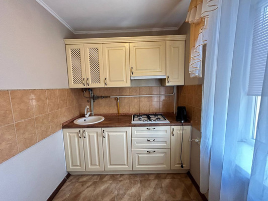 Продам трехкомнатную (3-комн.) квартиру, Набережная имени 60-летия СССР ул, 83а, Симферополь г