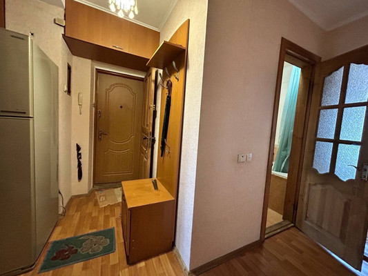 Продам трехкомнатную (3-комн.) квартиру, Набережная имени 60-летия СССР ул, 83а, Симферополь г