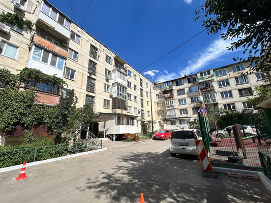 Продам трехкомнатную (3-комн.) квартиру, Набережная имени 60-летия СССР ул, 83а, Симферополь г